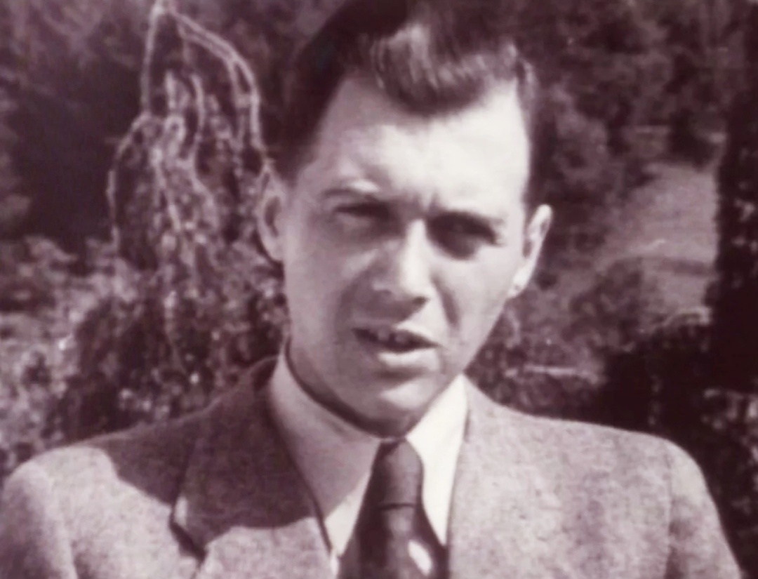 Йозеф Менгеле — немецкий учёный-медик, нацистский преступник, проводивший медицинские опыты на узниках концлагеря Освенцим. 