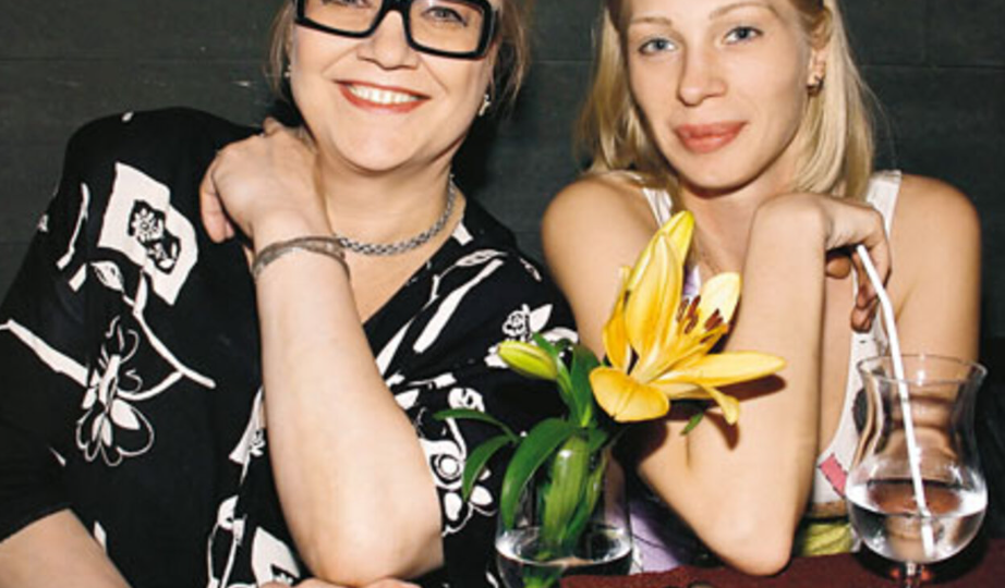 Похмеляла юную дочь и разрешала курить в 14 лет. Как Нина Русланова воспитывала дочку Олесю и как её наследница выглядит сейчас