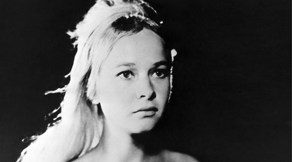 "Что разлеглась? Иди, приготовь мне еды, я голодная!": как сходила с ума одна из самых красивых актрис советского кино