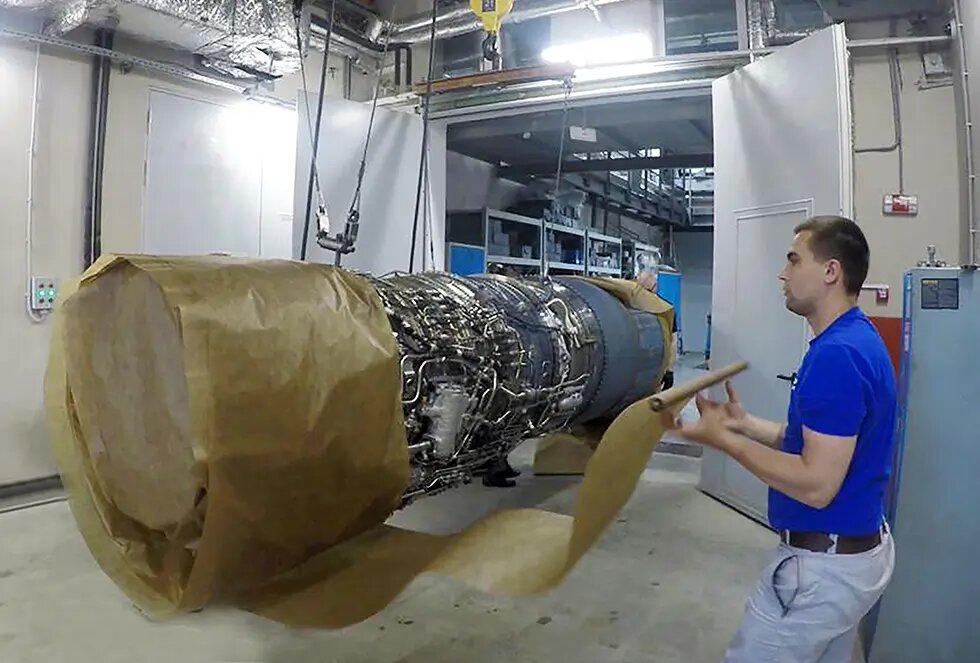На фото: Российский авиадвигатель РД-93МА для истребителя JF-17 Block 3, 2020 год. Источник: ОАК.