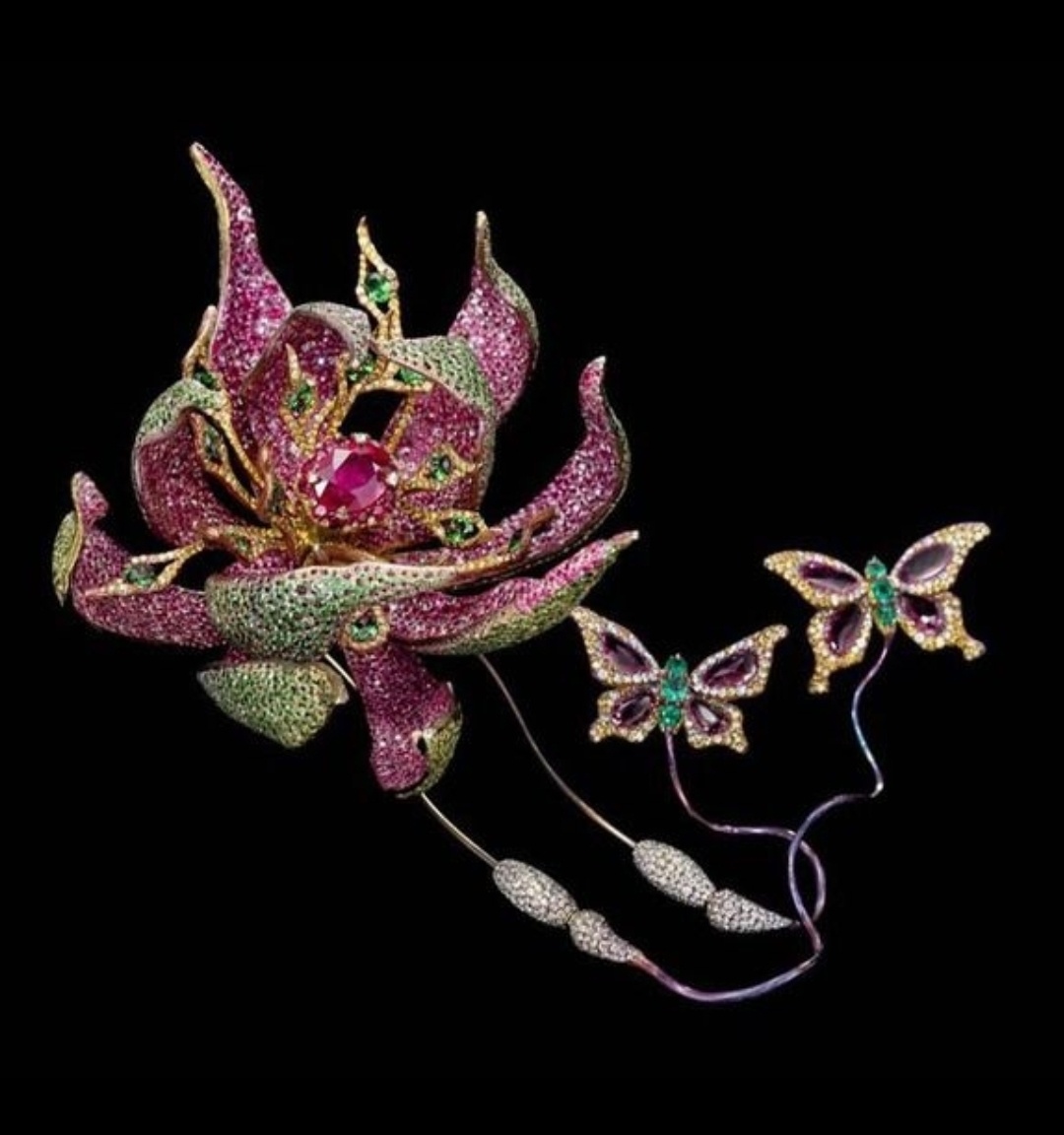 Украшения от Уоллес Чан.