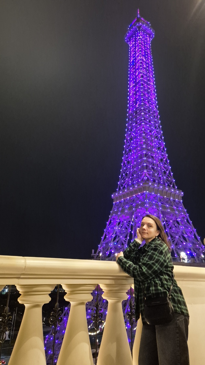 У нашего отеля своя Эйфелева башня