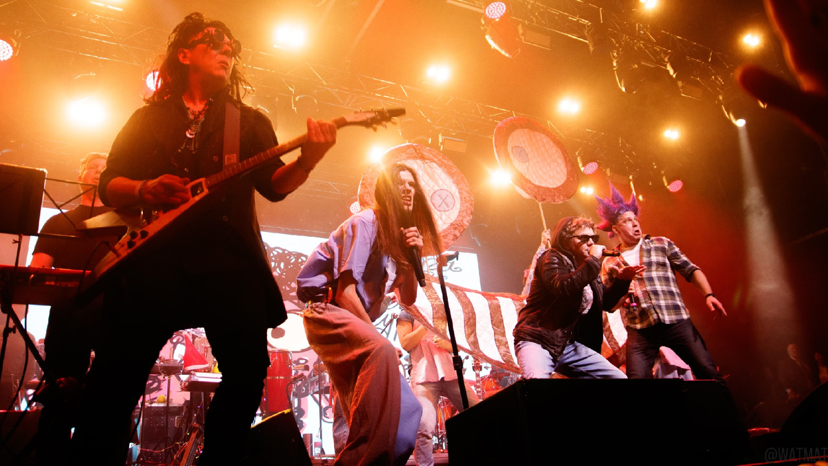 © VK / СмешBand