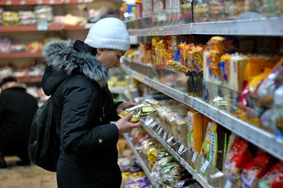    Шоколадные конфеты сильно подорожали. Фото: Александр ЛАГУТЕЕВ