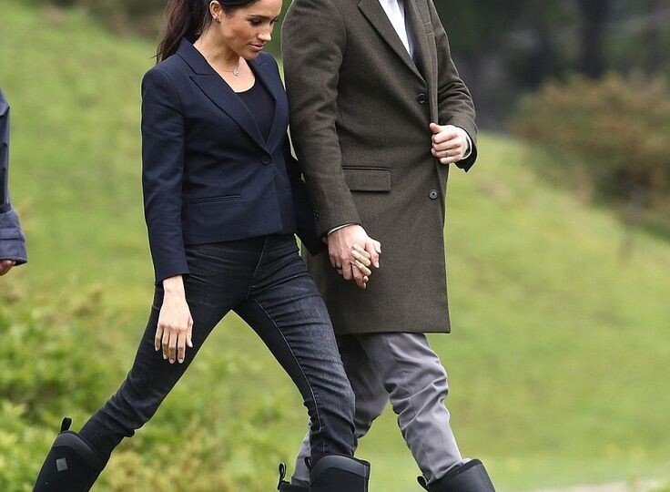 Гарри едва сдерживал слёзы, жалуясь на то, что из-за внимания СМИ жизнь его жены Меган Маркл превратилась в "абсолютное страдание"