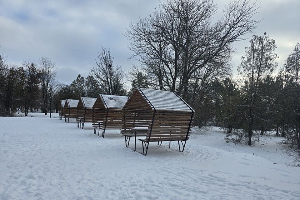    В Докучаевске благоустроили часть парка имени Чехова в рамках нацпроекта. Фото: t.me/dokuchaevsk