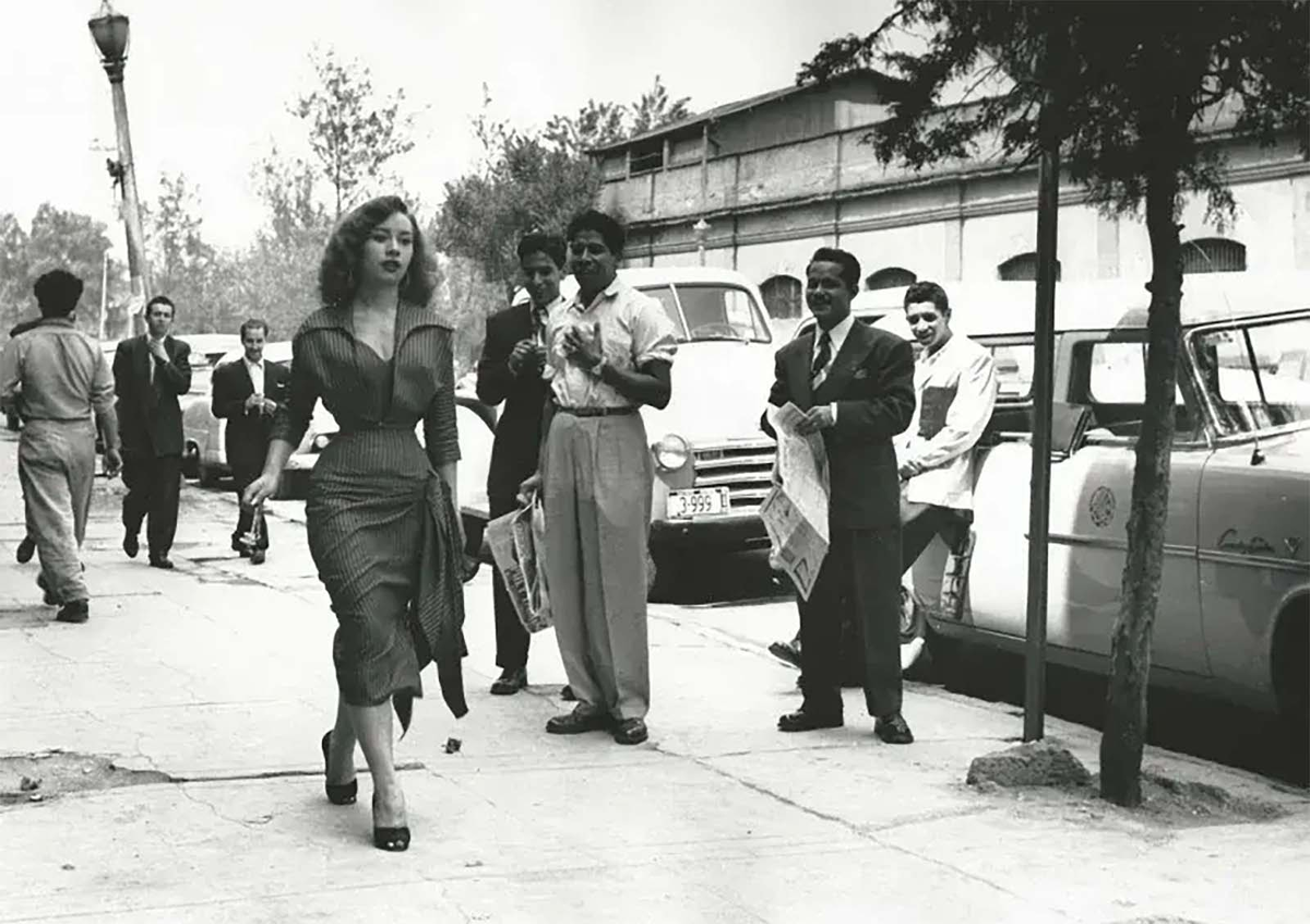 В начале 1953 года мексиканский журнал Siempre решил сделать провокационную фотосессию