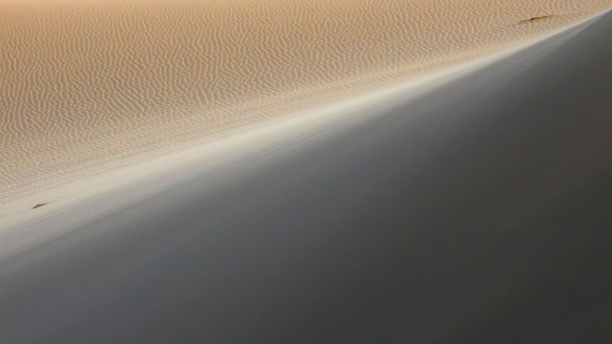 Ветер и песок.