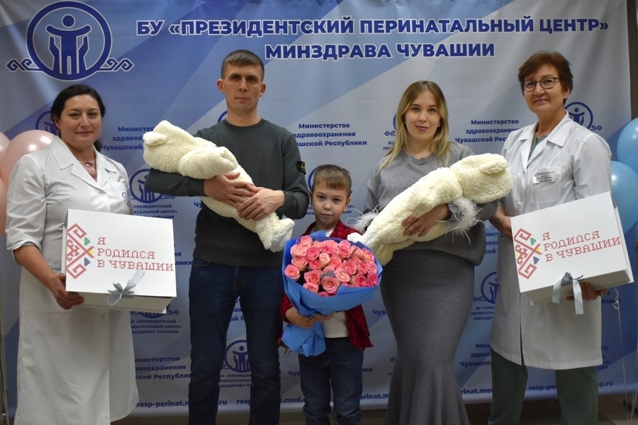    Первую "королевскую двойню" выписали из перинатального центра Чувашии