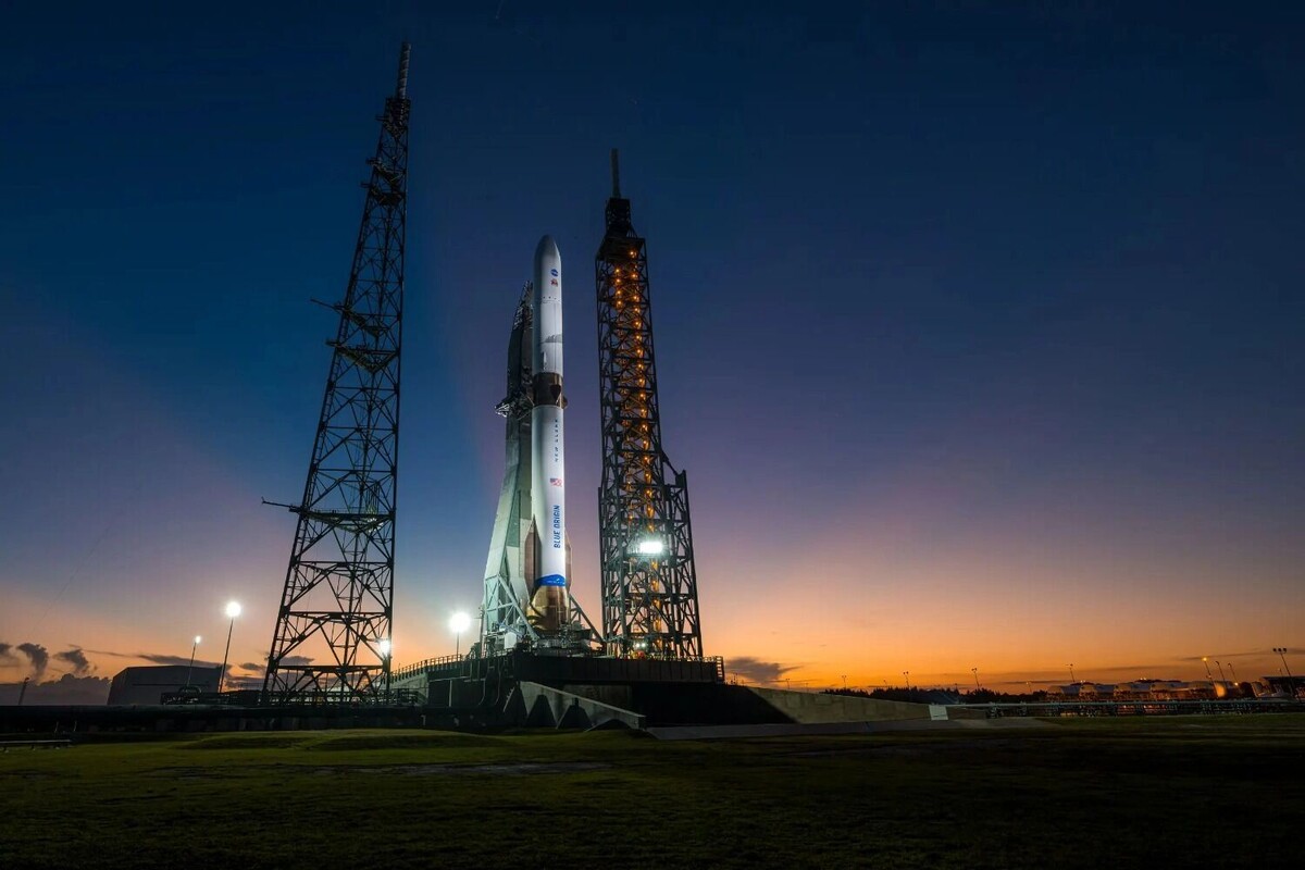 Джеф Безос создал и успешно запустил крупнейшую в мире многоразовую ракету New Glenn   Blue Origin