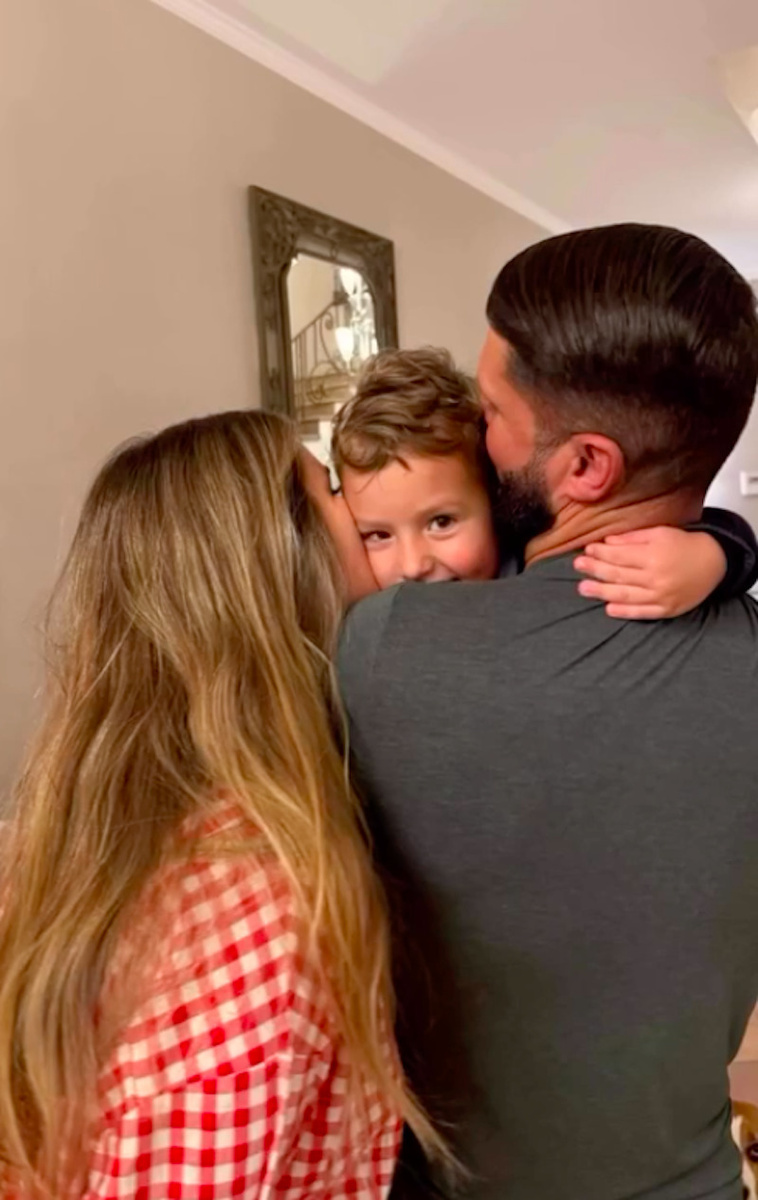     Кети Топурия и Лев Деньгов с сыном Адамом