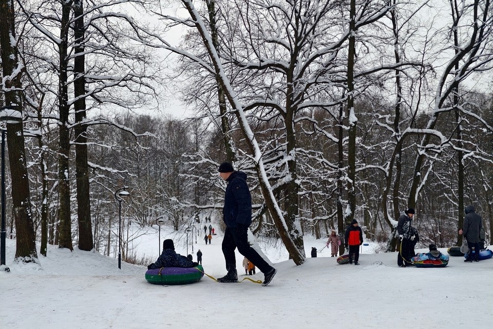    Праздник 23 февраля выпадает на понедельник, обеспечивая три выходных. Алексей БУЛАТОВ