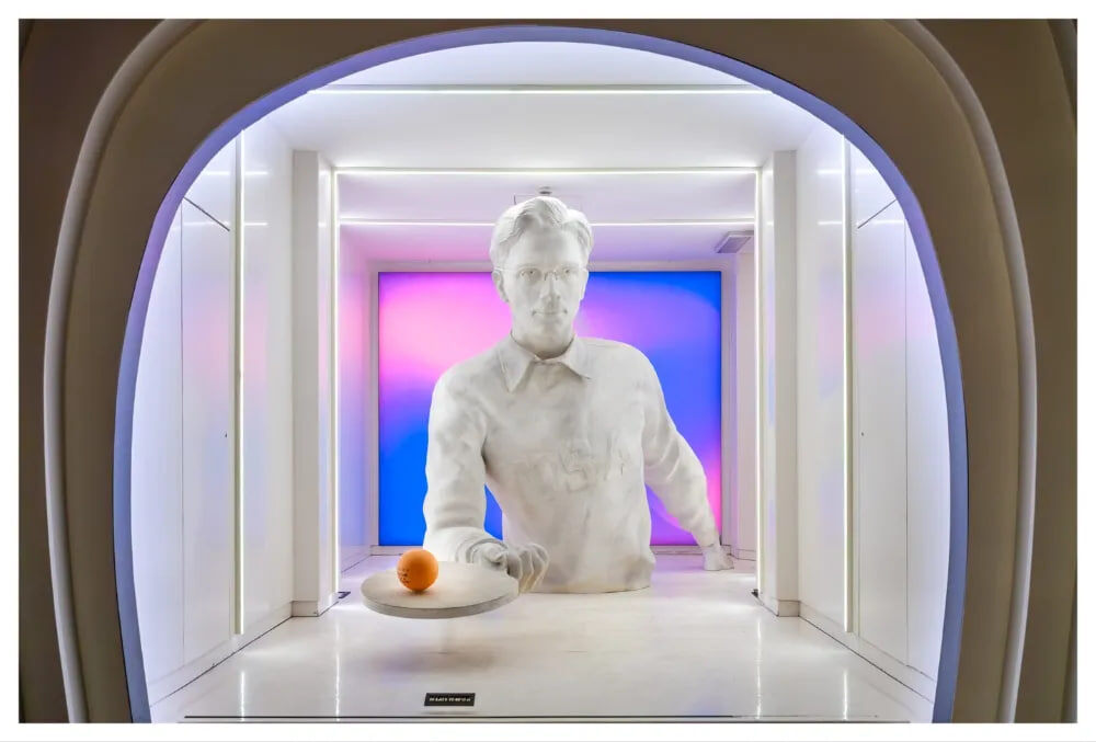    В Национальном музее кино Италии установили скульптуру в честь фильма «Марти Великолепный» (фото 2)