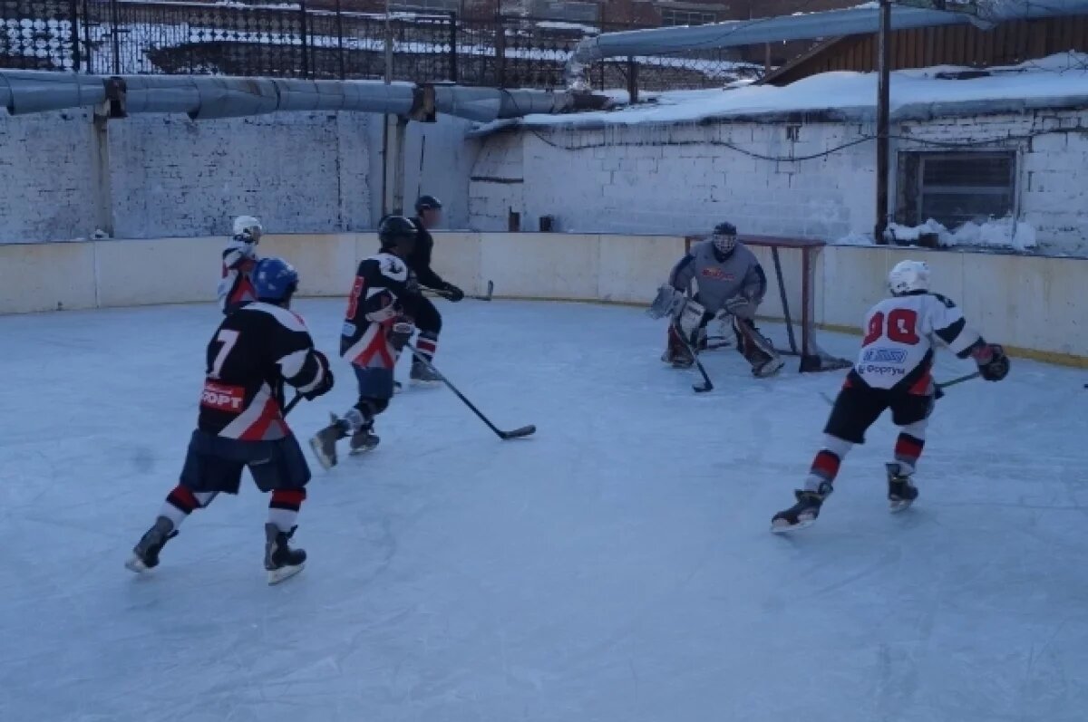    В челябинской колонии состоялся товарищеский матч по хоккею