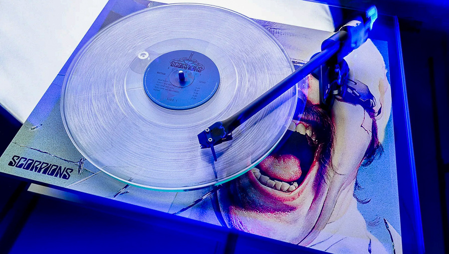 Ветер перемен: австрийцы выпустили проигрыватель в честь Scorpions