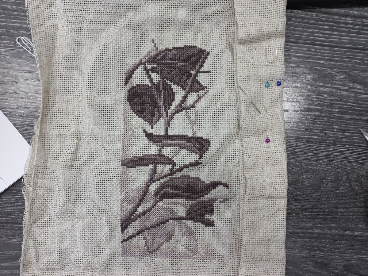 Фрагмент вышивки по набору от фирмы "Овен" № 639 "Винтажные розы", 20 ноября 2025 года