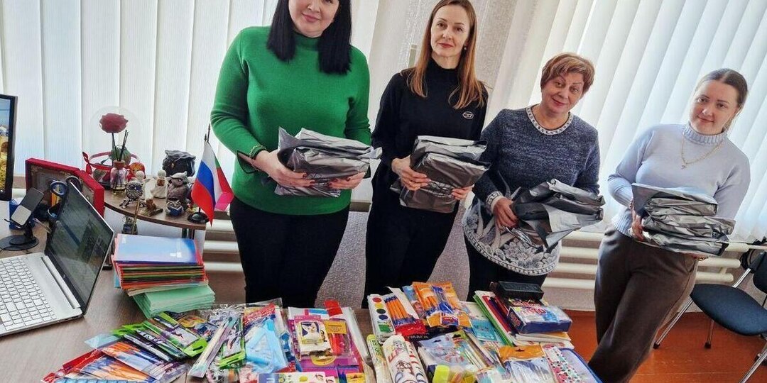 Школа в Васильевке получила партию канцелярии от шефов из Карелии