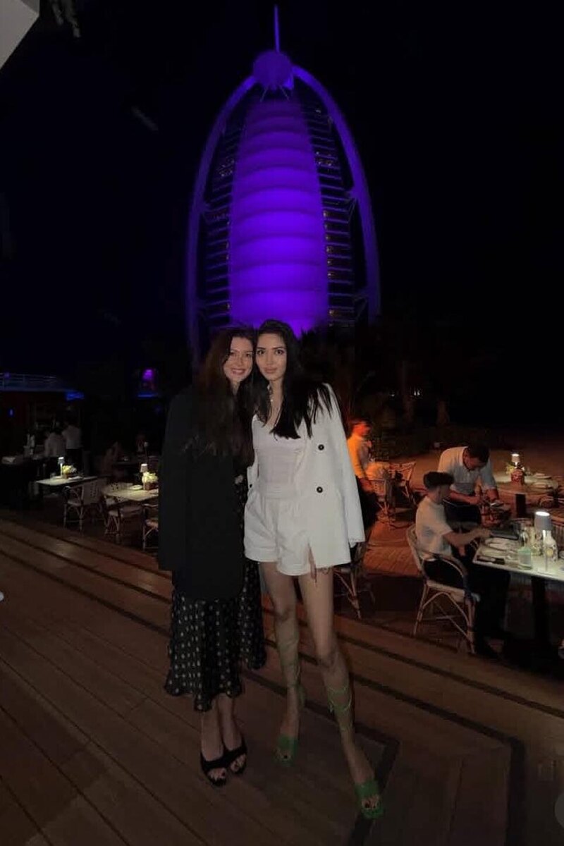    Анна Заворотнюк с подругой Соцсети