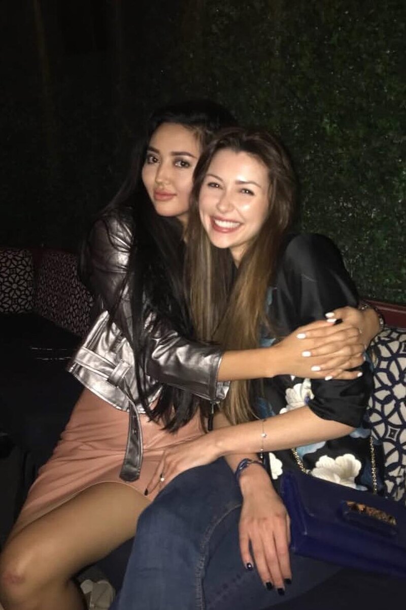    Анна Заворотнюк с подругой Соцсети