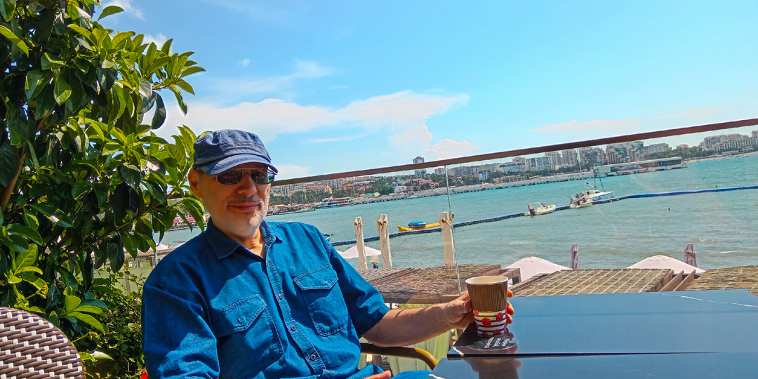 Муж вечером ушёл в магазин и не вернулся. А через месяц позвонил и сказал, что хочет делить квартиру