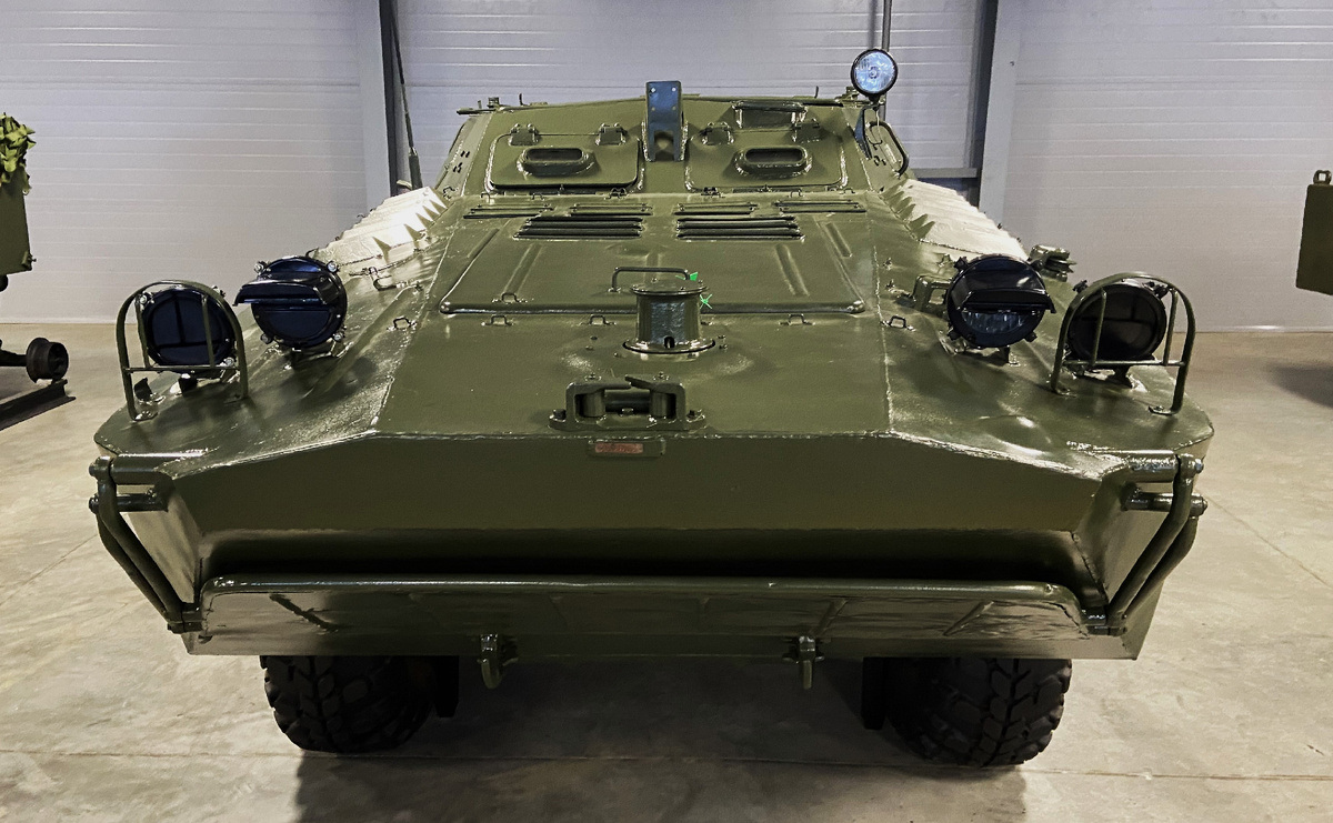 БРДМ в экспозиции Технического Центра Парка "Патриот" в Кубинке.                                                        Боевая масса-5,5тонн; экипаж- 5 человек; вооружение-?,62*54мм пулемет СГМБ; броневая защита- противопульная; толщина брони- 6...13мм; мощность карбюраторного двигателя- 90 л.с. ;                максимальная скорость- 80км/ч; на плаву- 9км/ч; запас хода по шоссе-500 км.