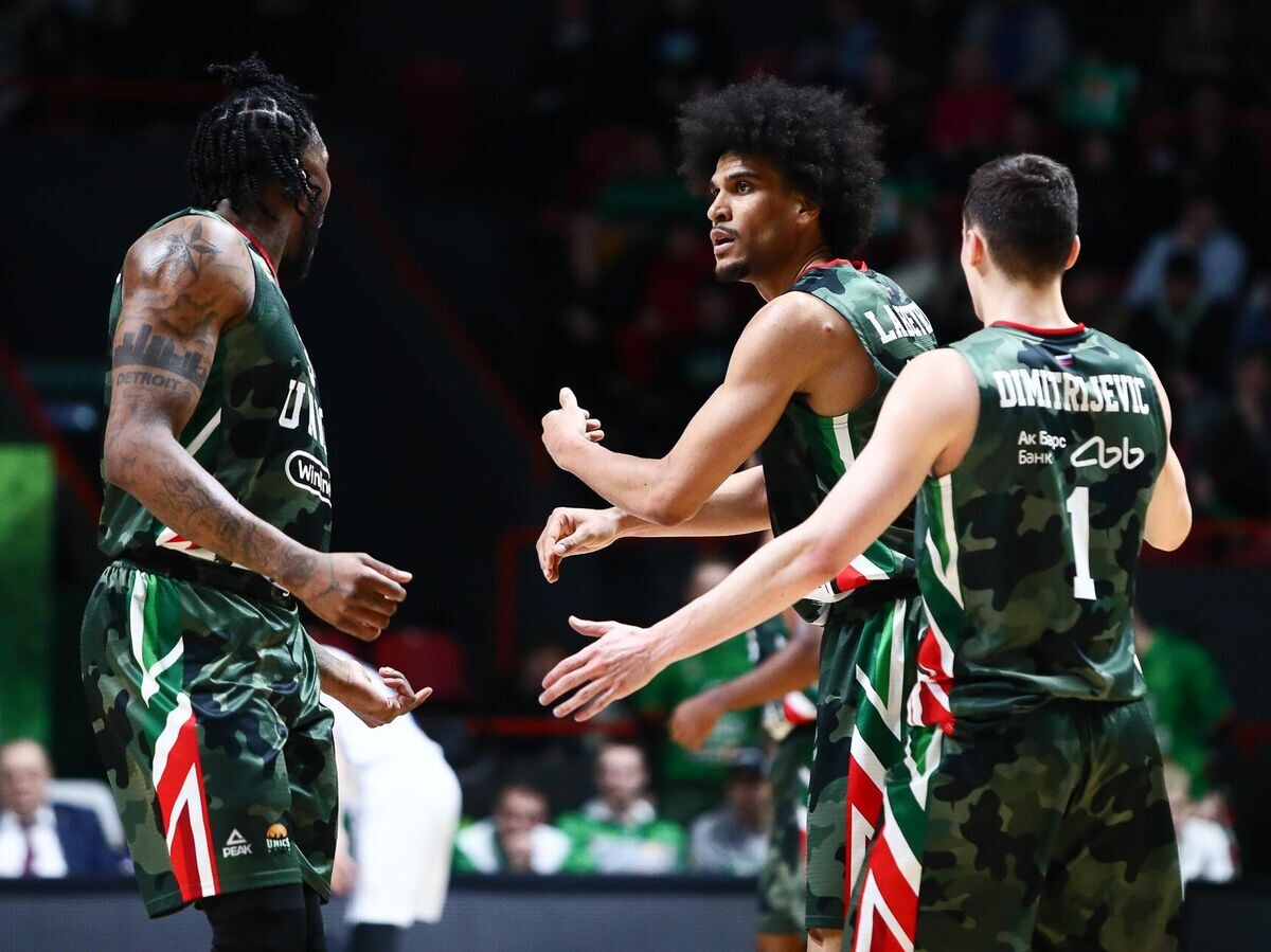    Баскетболисты УНИКСа | © Фото : KSENIYA BOGDANOVA