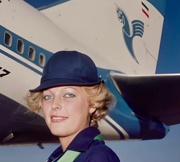 10 фотографий красавиц-стюардесс прежнего Ирана