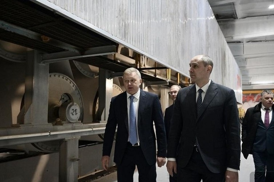    Глава региона Денис Паслер увидел производство изнутри. Фото: Департамент информполитики Свердловской области
