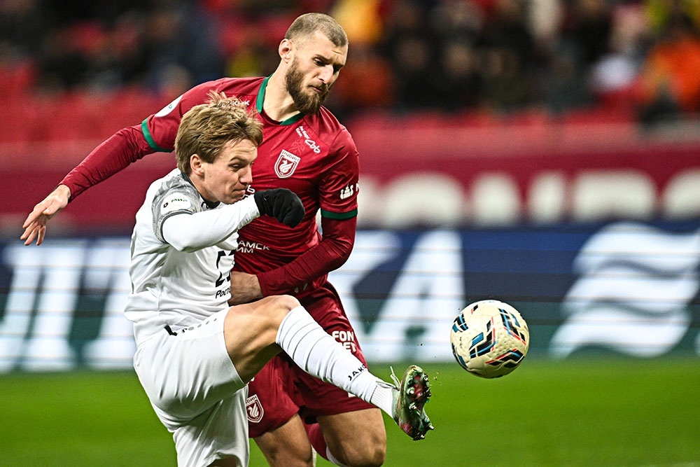    Николай Титков (в светлой форме) уверен, что его команде по силам замахнуться на медали. / РИА Новости