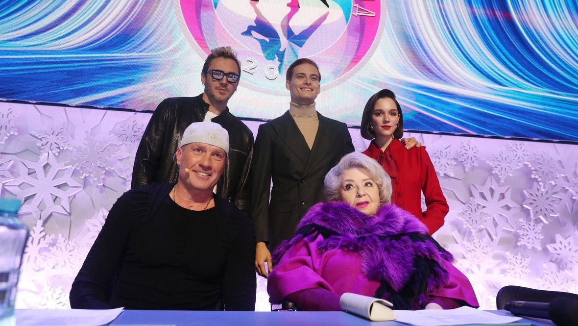    Жюри первого выпуска: Максим Траньков, Ильдар Гайнутдинов, Евгения Медведева, Роман Костомаров и Татьяна Тарасова.Федор Успенский