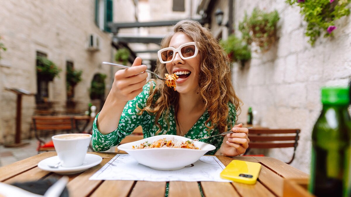 Феномен «тарелочниц» и «капучинщиц»: новая реальность свиданий