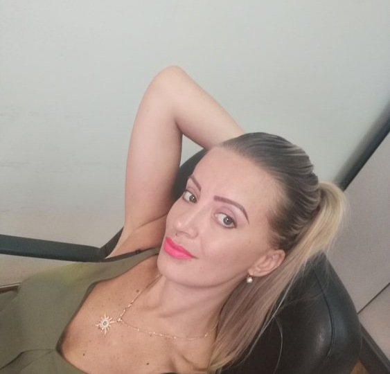 Жена сказала подруге: "Не знаю, идти ли с ним в ресторан". Я случайно услышал их разговор и не поверил ушам