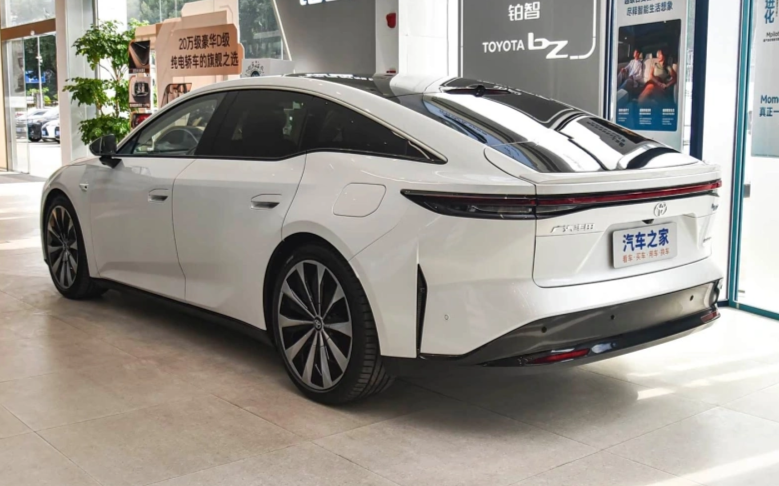 Toyota Platinum 7 Фото: Autohome