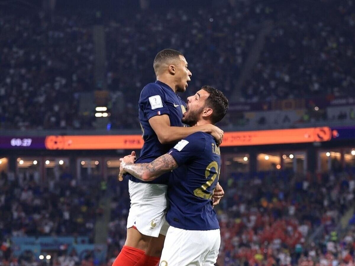    Килиан Мбаппе и Тео Эрнандес | © FIFA