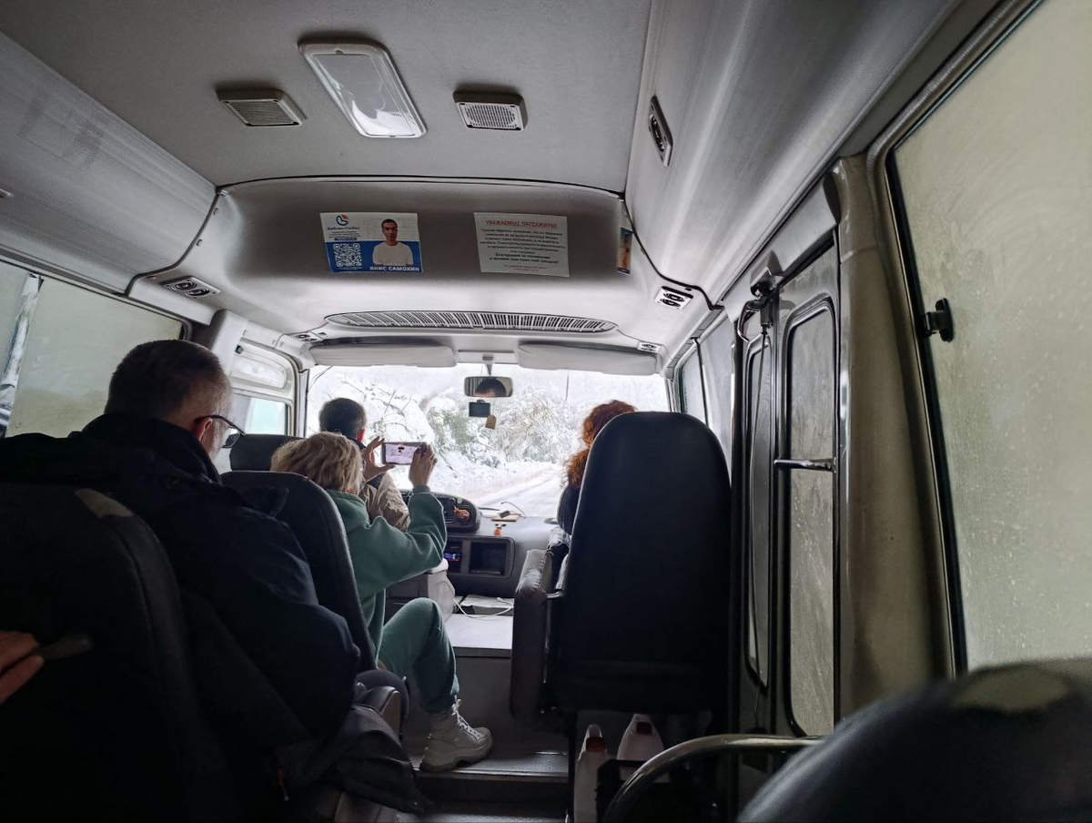 Тут, кажется, даже есть контактные данные нашего водителя Яниса.