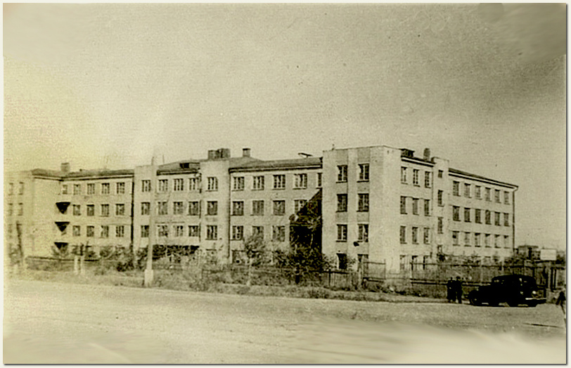 Дом-коммуна, примерно 1933-1935г. Источник: https://pastvu.com/p/2555211
