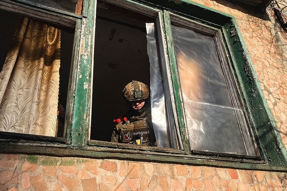    В Дебальцево за день восстановили остекление в семи домах после удара ВСУ. Фото: Молодежка Народного фронта