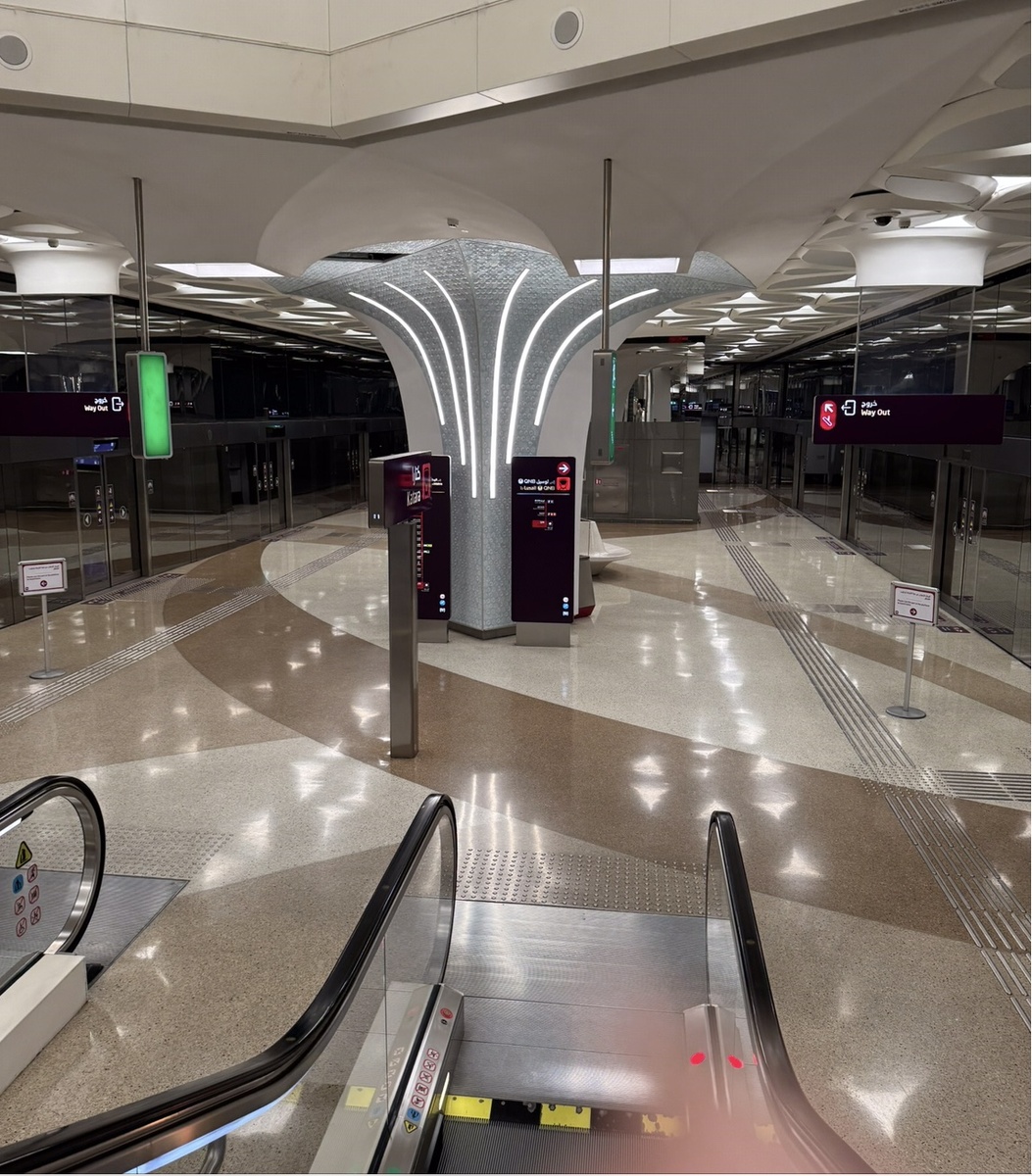 Вот такая хайтековская красота, все сверкает, чистота идеальная