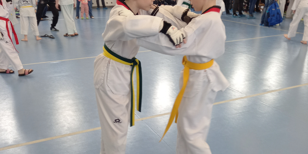 Чем современные дети от нас отличаются? Посмотрим на примере обычного семиклассника