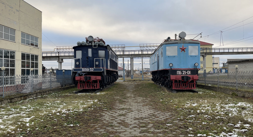 Посмотрел на интересную выставку локомотивов в депо в Екатеринбурге. Сейчас туда просто так уже не попасть