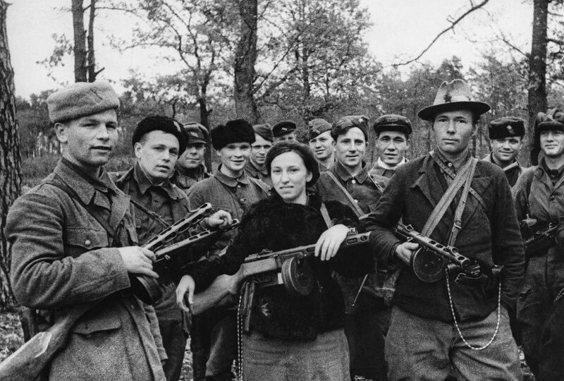 Кем была "бандит Катя" за голову которой немцы обещали 25 гектар земли?