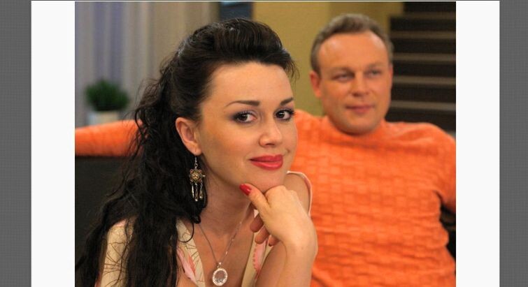 Анастасия Заворотнюк запомнилась зрителям по роли няни Вики в сериале "Моя прекрасная няня"