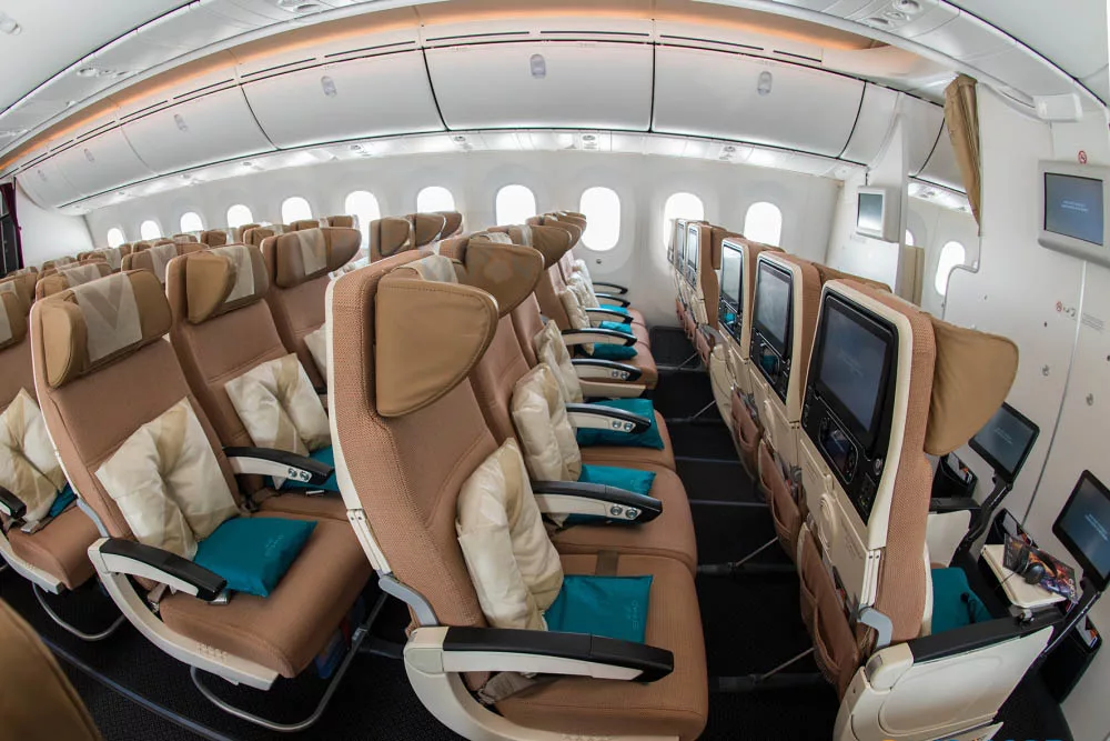 Обратите внимание на мега-удобные подголовники.