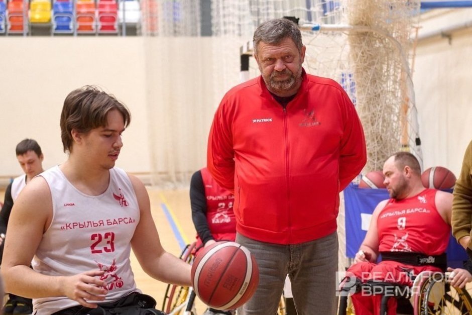    На переднем плане Всеволод Салин и наставник Сергей Чистов. Валерий Симонов (крайний справа). Реальное время / realnoevremya.ru