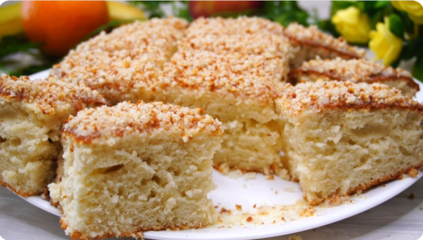 У нас в семье привыкли пить чай с различной выпечкой, а такой пирог часто выручает из-за скорости в приготовлении...