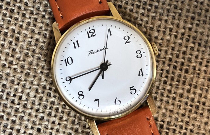 Средняя стоимость часов составляла 6-7 рублей.