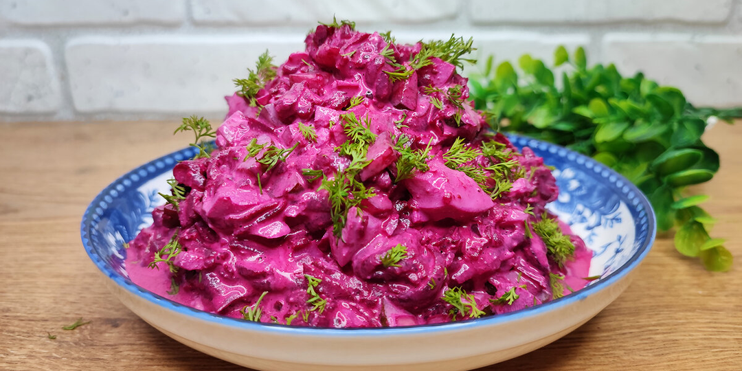 Готовлю свекольный салат с необычным соусом, получается очень вкусный и сытный, без майонеза
