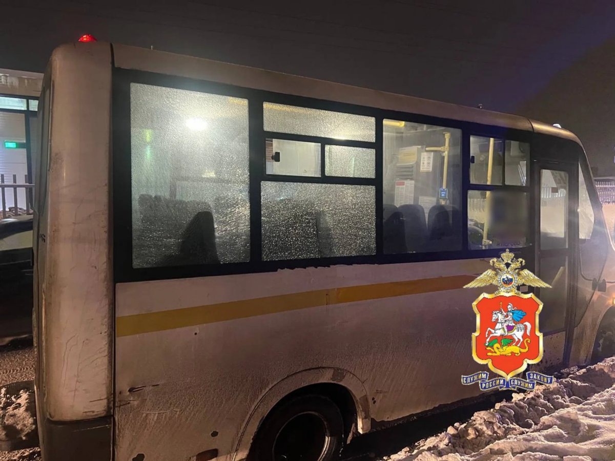     В Подмосковье неизвестный открыл стрельбу по маршруткам с пассажирами