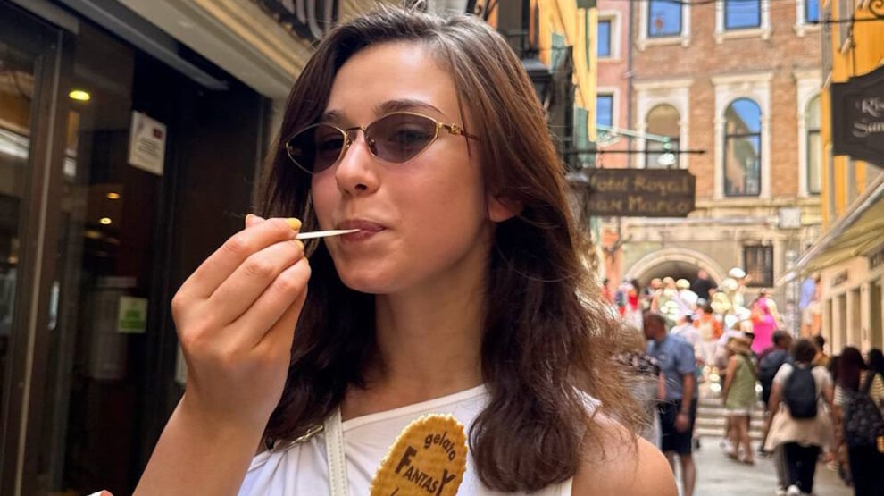    Камила Валиева в Венеции. Фото: телеграм-канал фигуристки