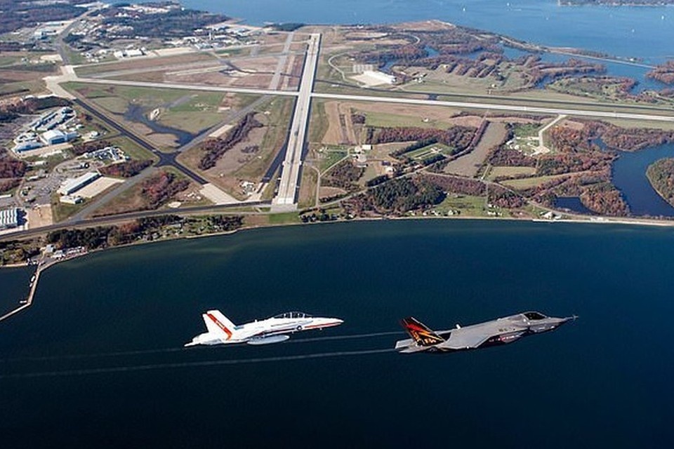    Daily Mail узнала о хранении на военной базе США неизвестного внеземного аппарата. Фото: соцсети подразделения Navair